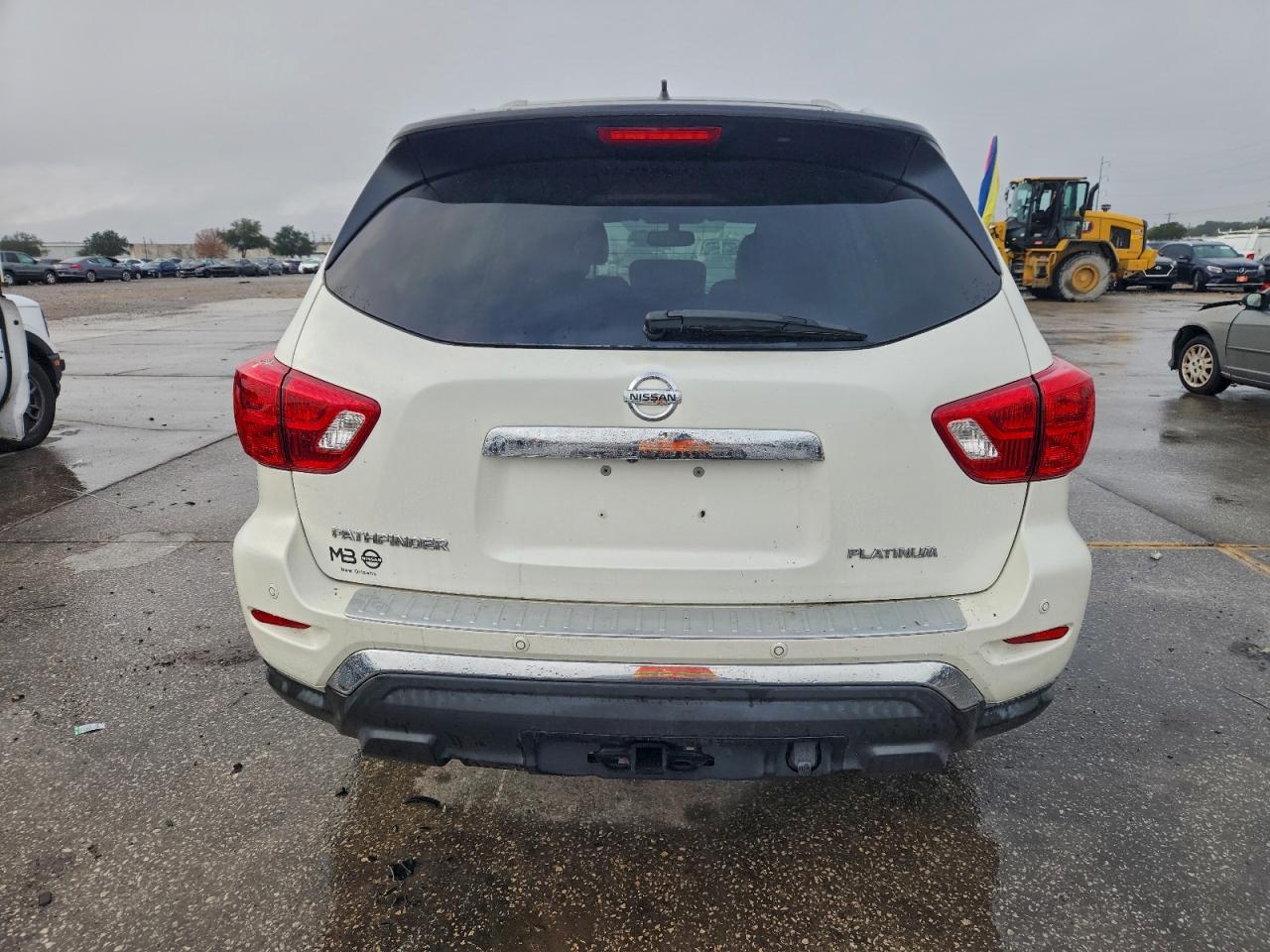 Nissan Pathfinder S Image 2