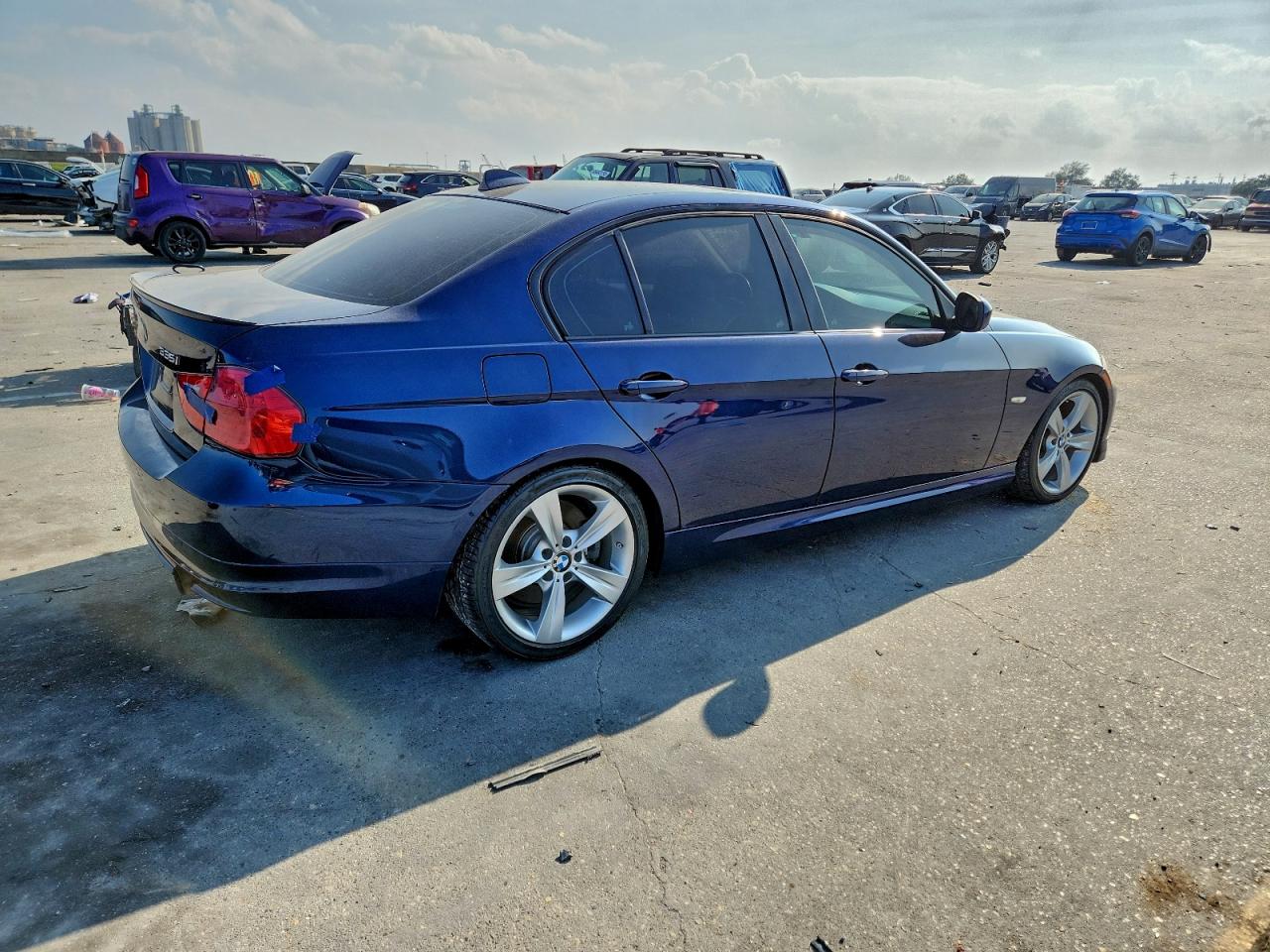 BMW 3 Series I Image 12