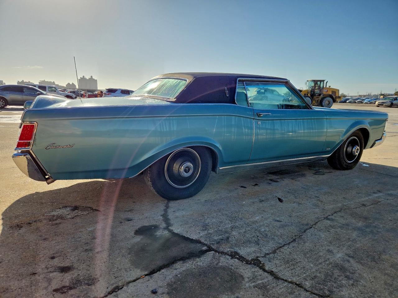 Lincoln Continental Image 12