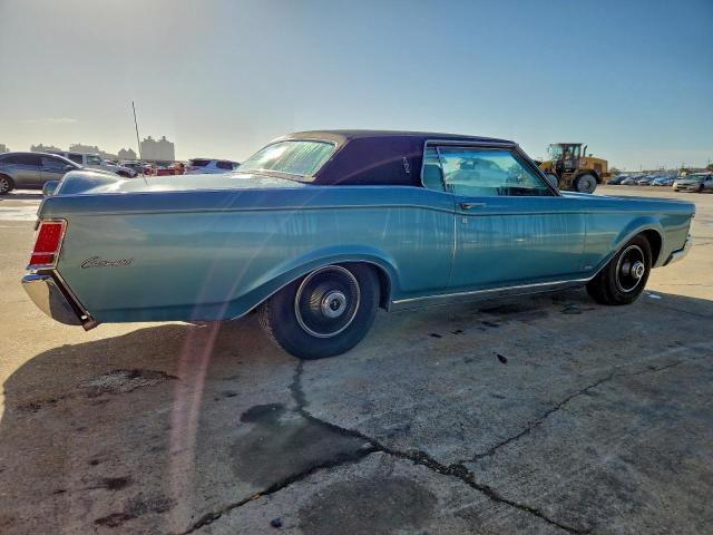 Lincoln Continental Image 12