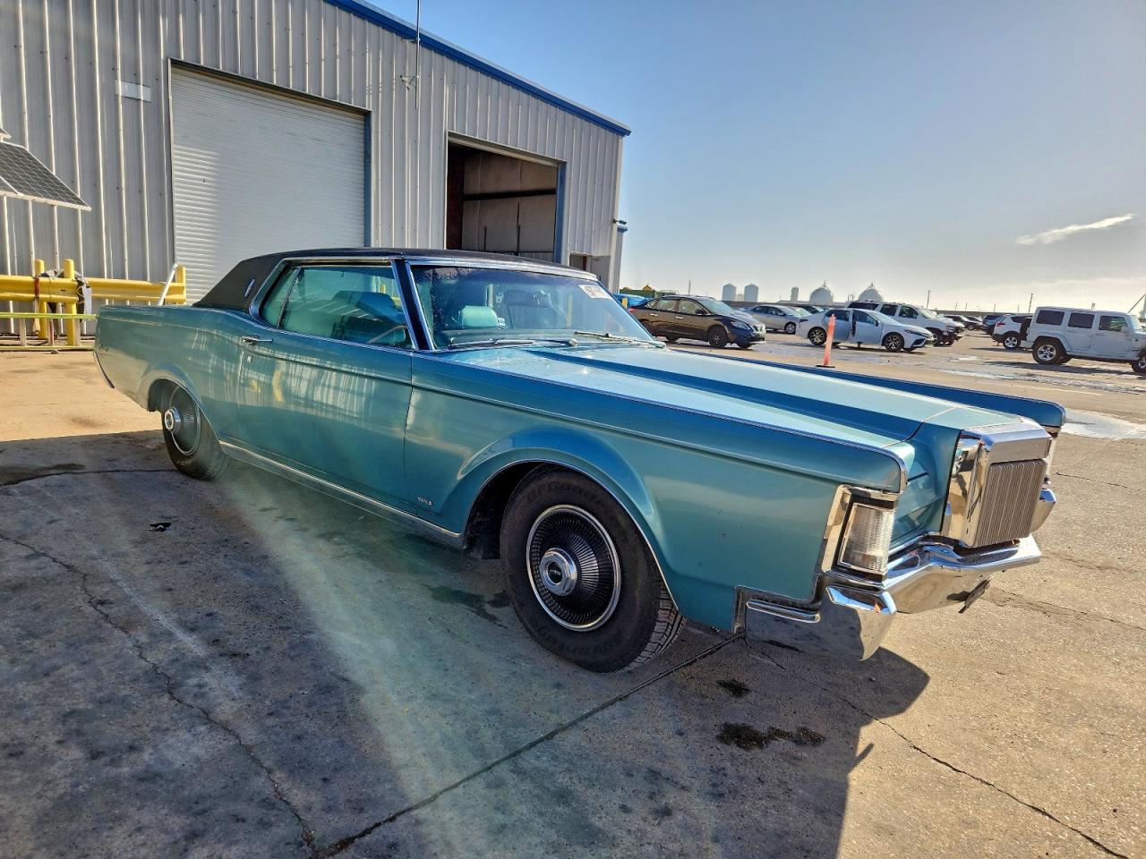 Lincoln Continental Image 3