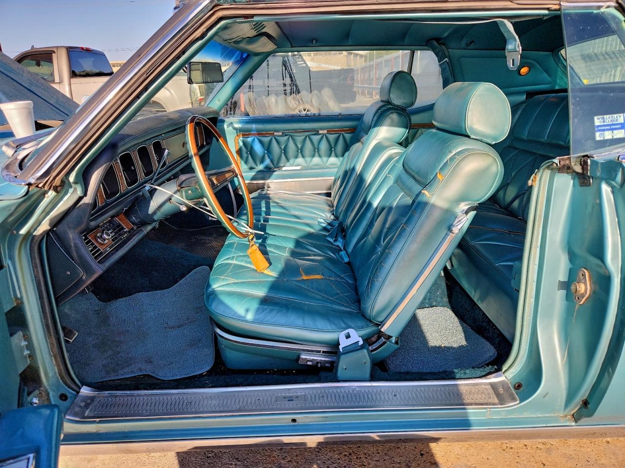 Lincoln Continental Image 9