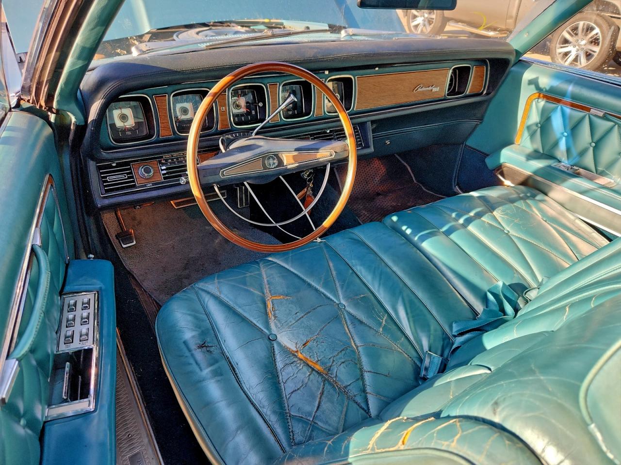 Lincoln Continental Image 11