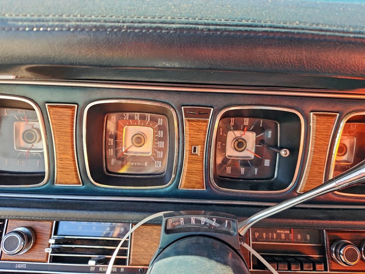 Lincoln Continental Image 10