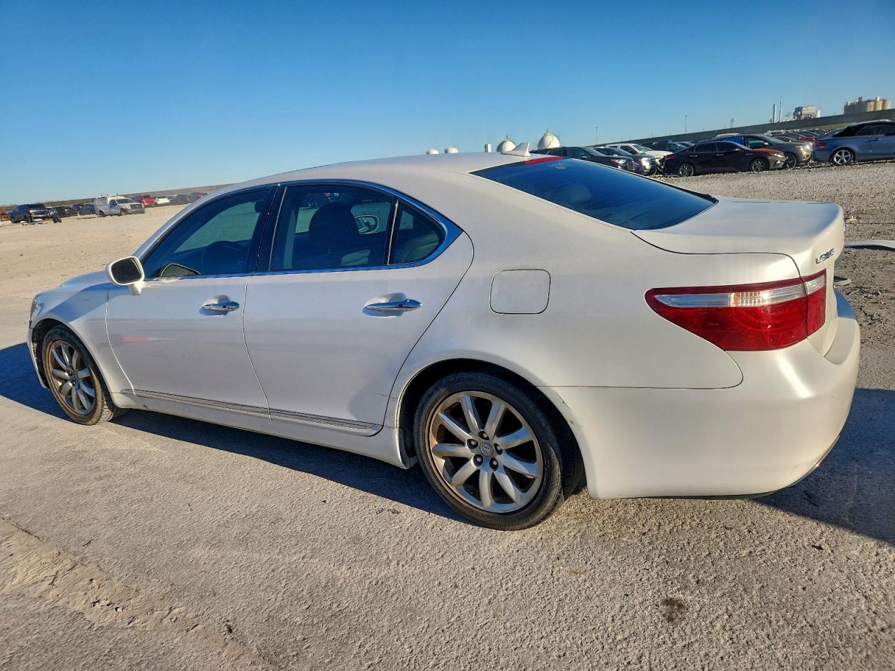 Lexus LS 460 Image 2