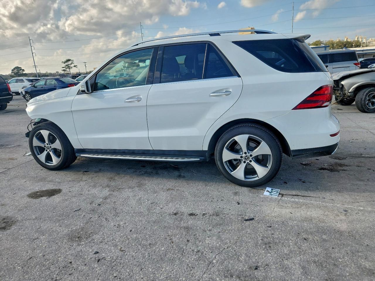 Mercedes-Benz GLE 350 Image 9