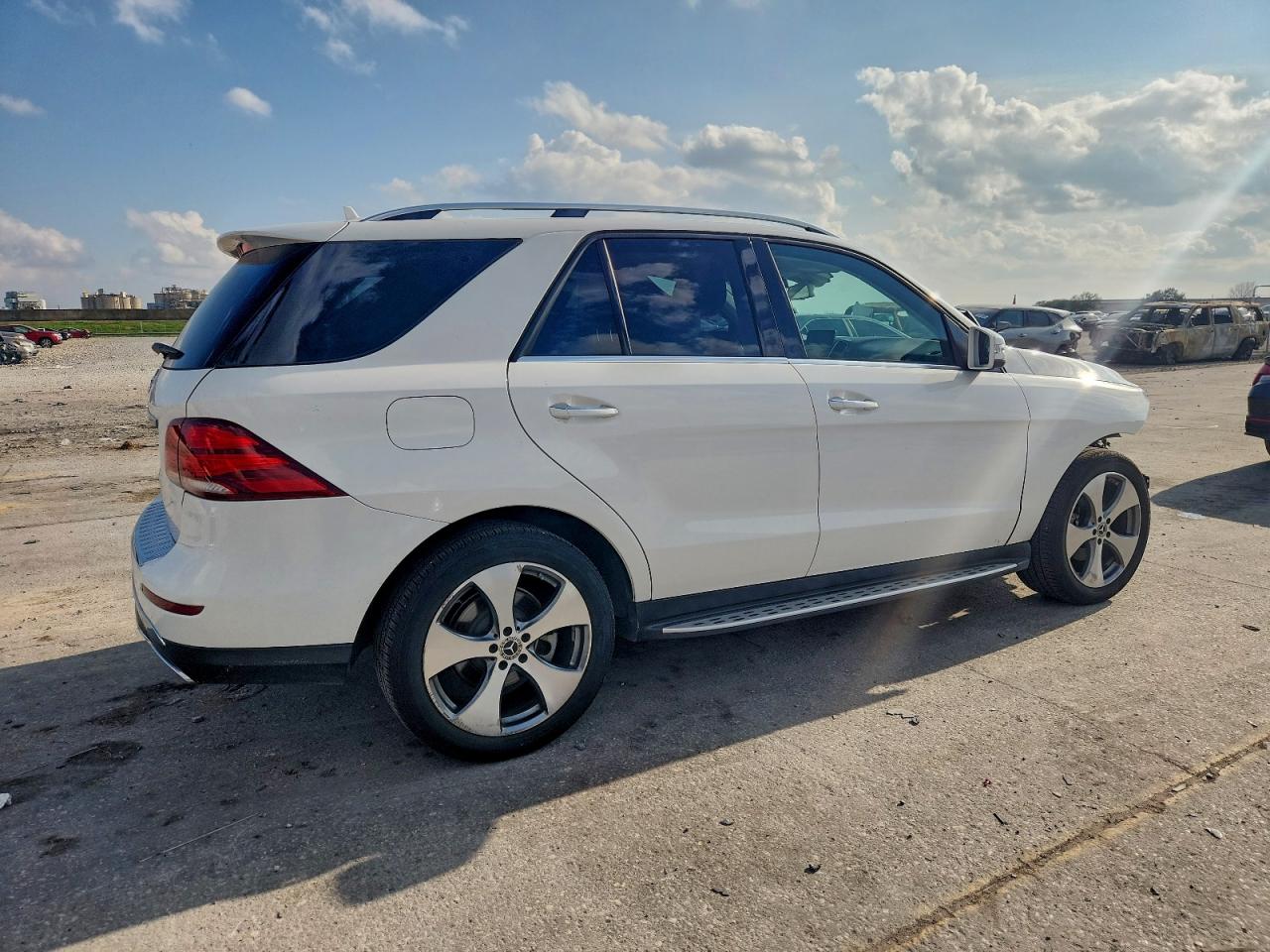 Mercedes-Benz GLE 350 Image 11