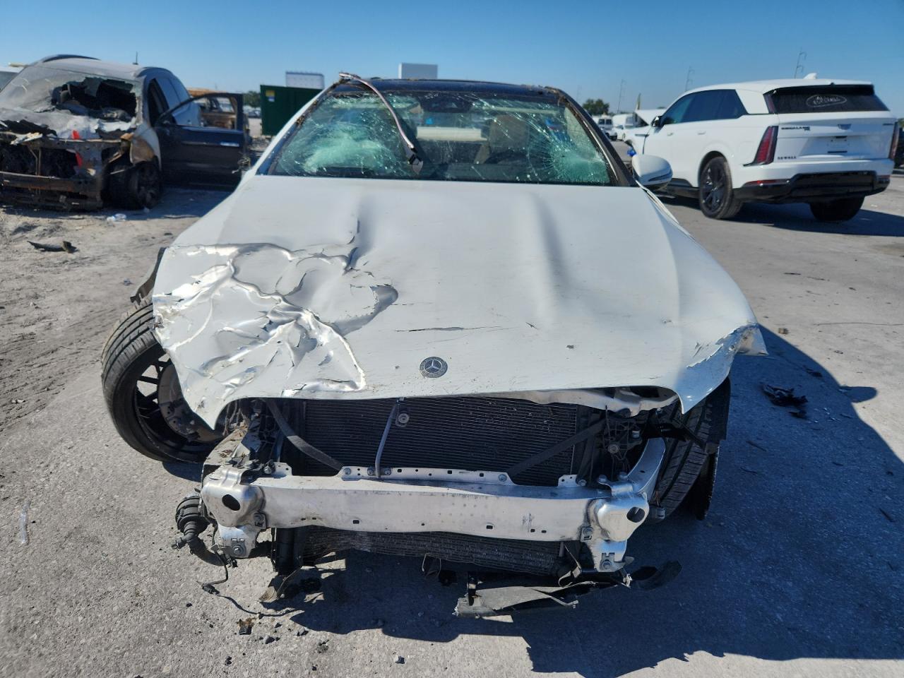 Mercedes-Benz E-Class 400 Image 4