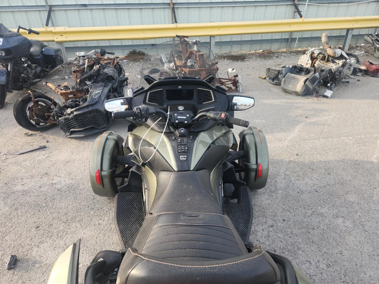 Can-Am Spyder Rt Image 6