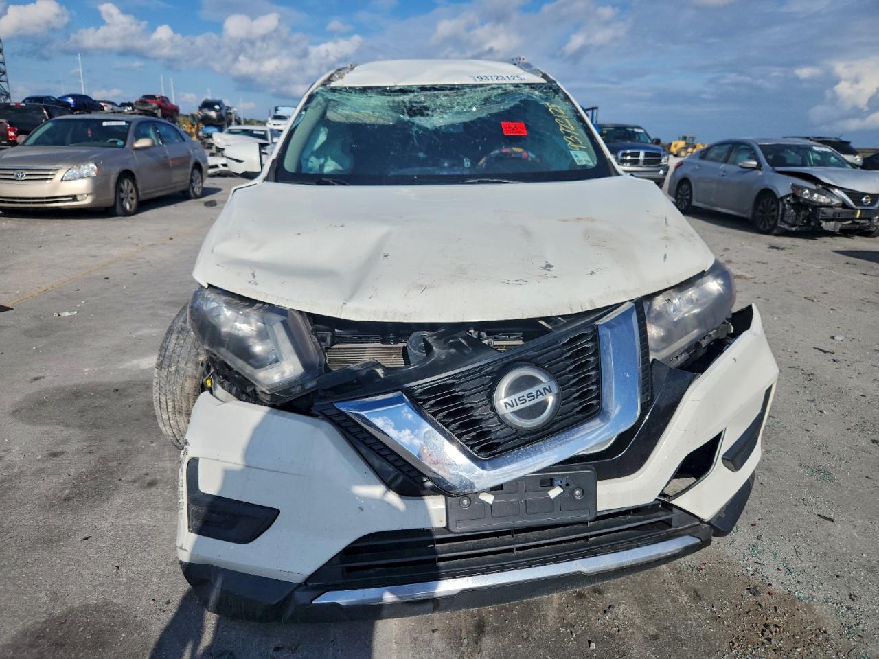 Nissan Rogue S Image 5