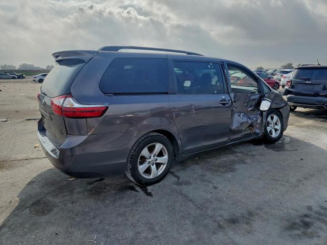 Toyota Sienna Le Image 5