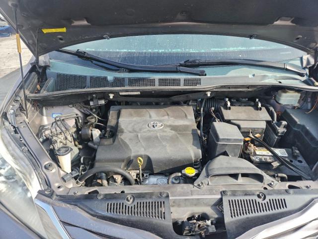 Toyota Sienna Le Image 10