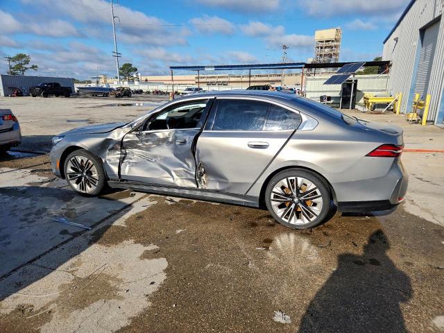 BMW 5 Series I Image 2