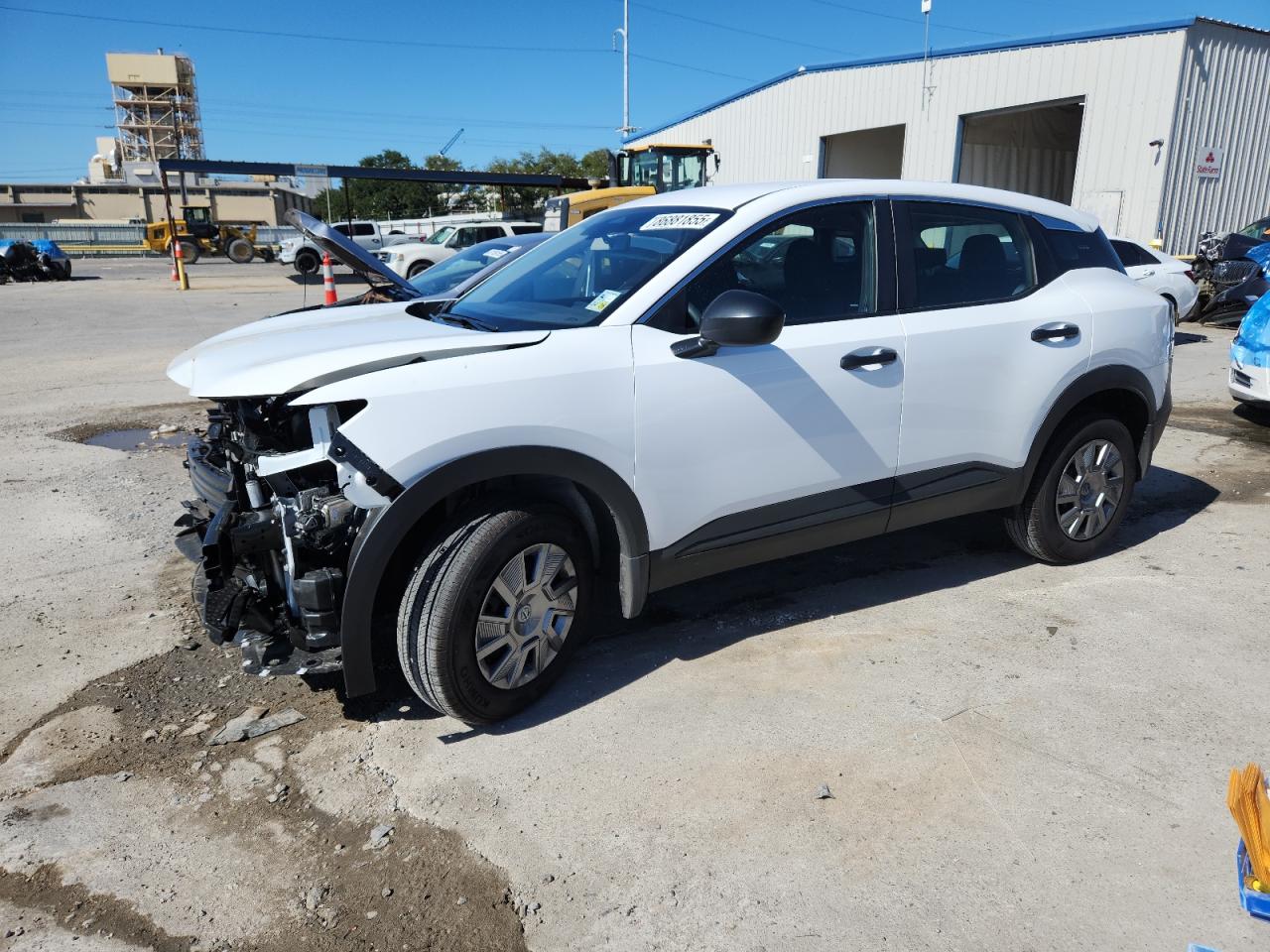 Nissan Kicks S Image 1