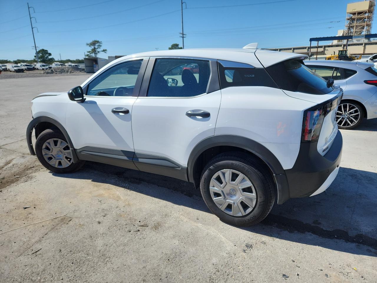 Nissan Kicks S Image 2