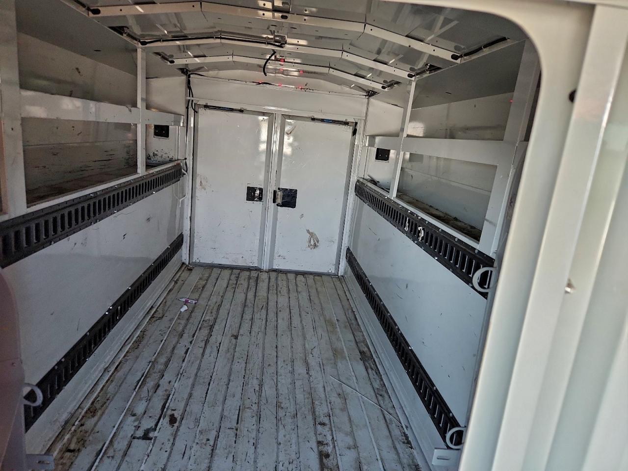 Ford Transit T-250 Image 13