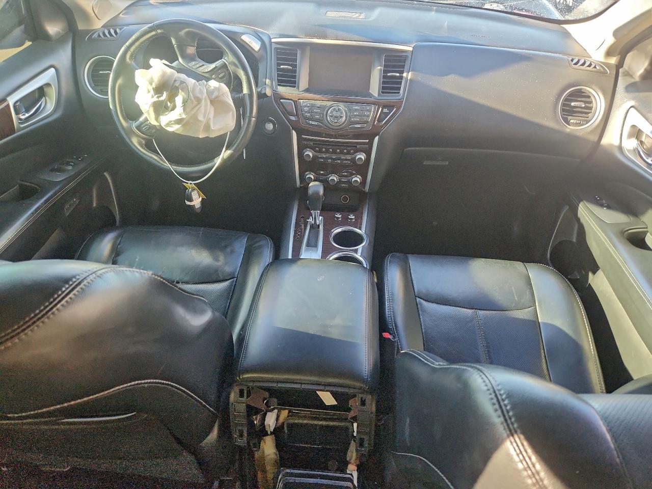 Nissan Pathfinder S Image 10