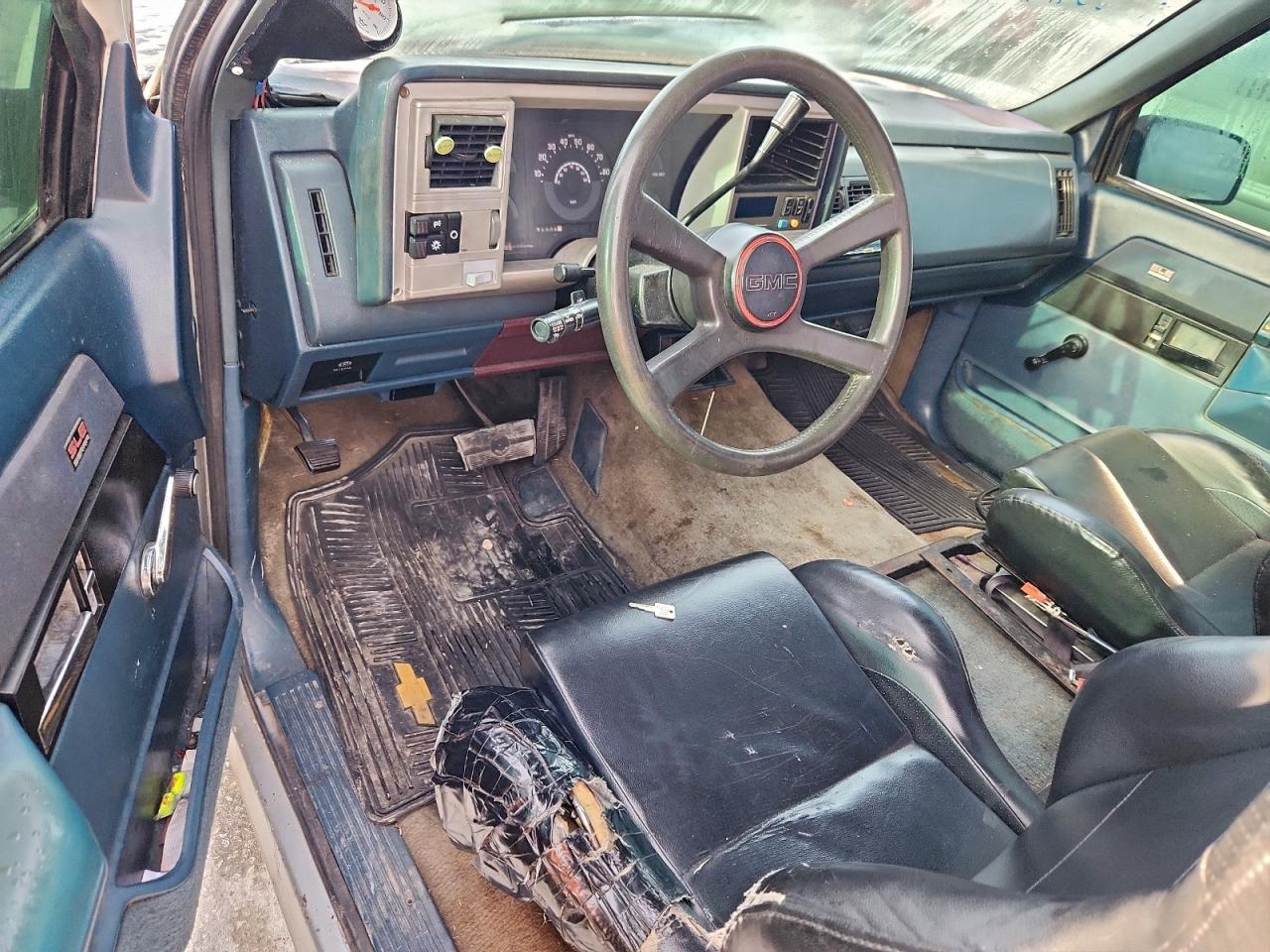 GMC Sierra C1500 Image 10