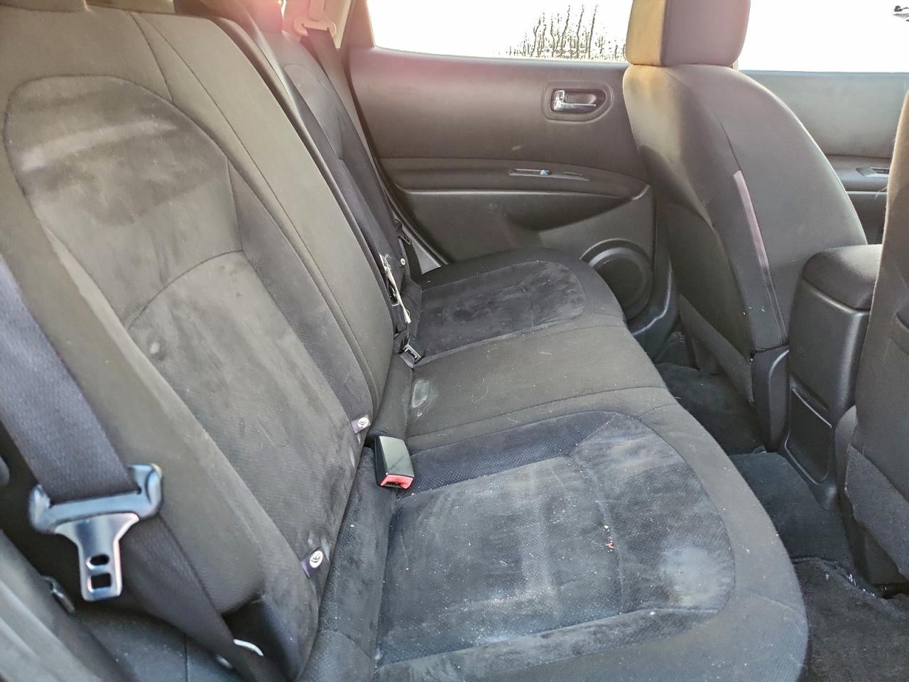 Nissan Rogue S Image 7