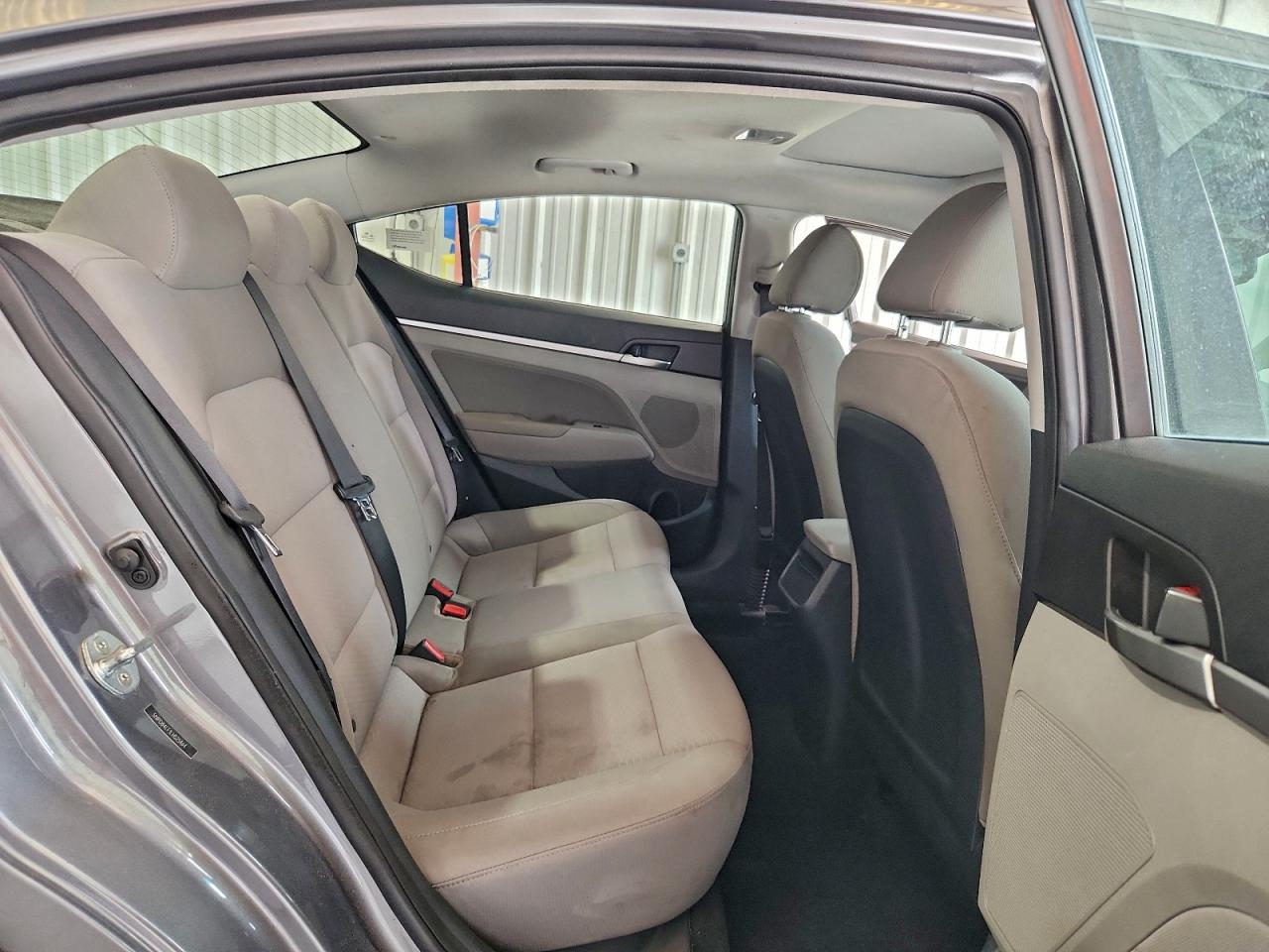 Hyundai ELANTRA Sel Image 12