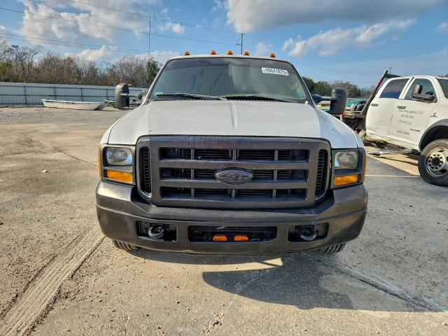 Ford F-350 Super Duty Image 11