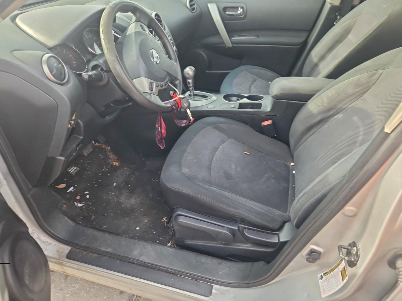 Nissan Rogue S Image 9