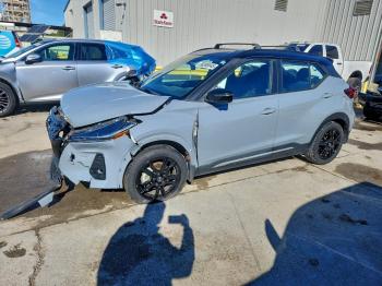  Salvage Nissan Kicks