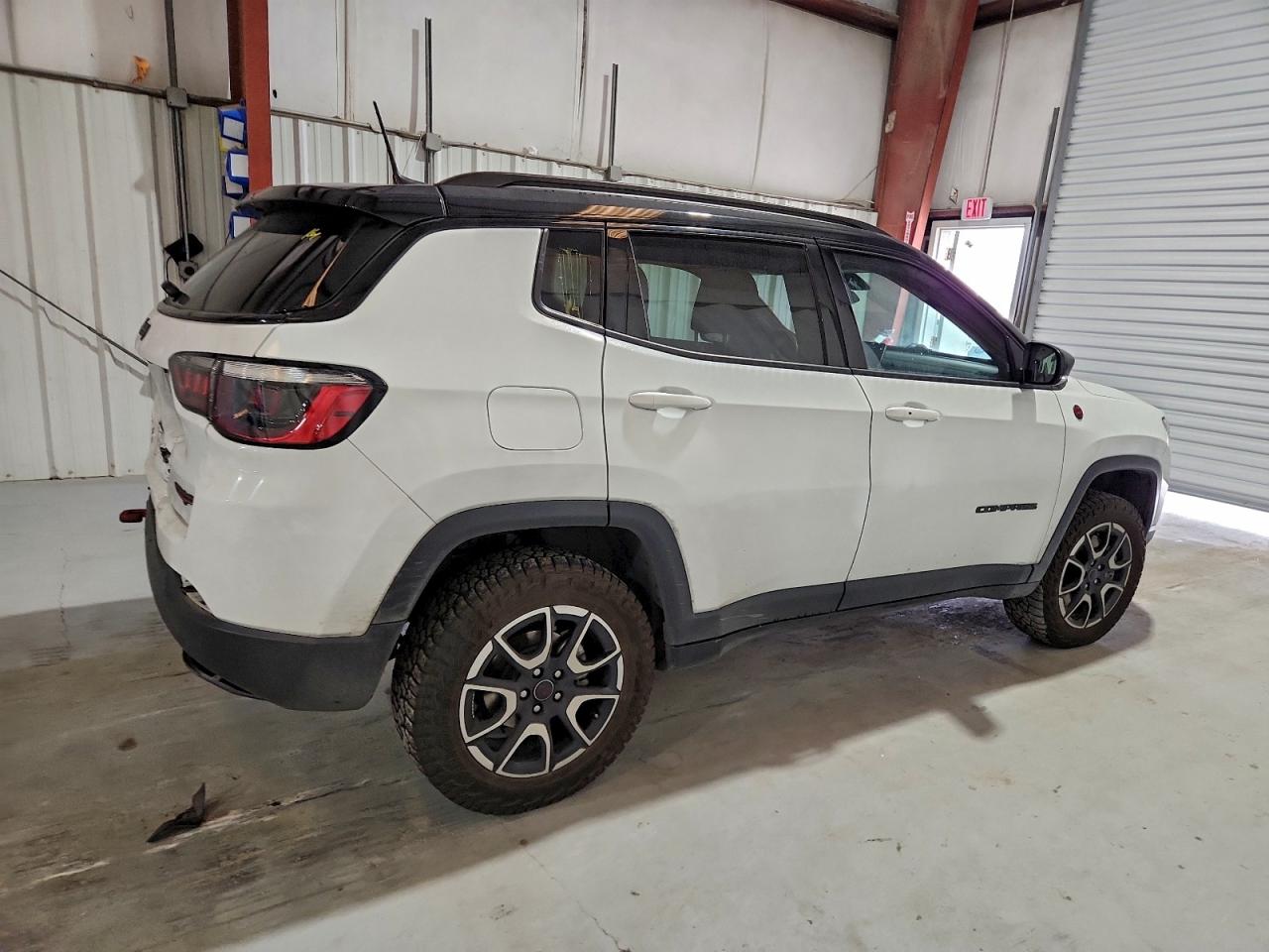 Jeep Compass Trailhawk Image 4