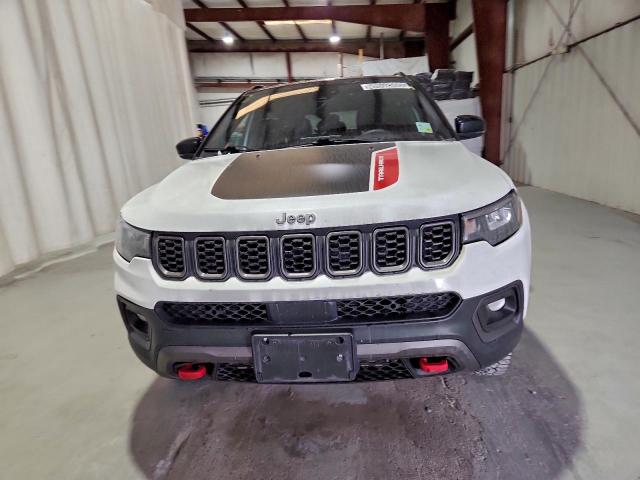Jeep Compass Trailhawk Image 3